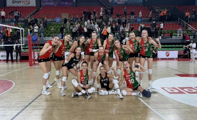 Karşıyaka voleybolda evinde terliyor