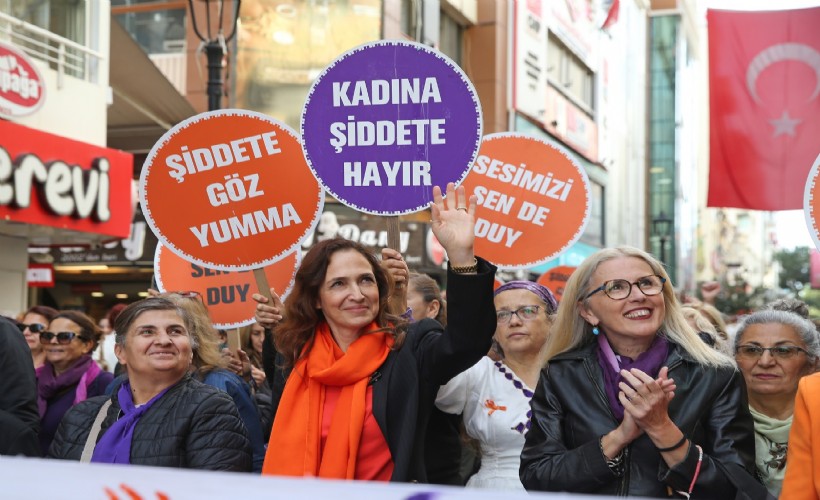 Karşıyaka’da ‘Kadın ve Aile Hizmetleri’ ile 5 bin kadına destek