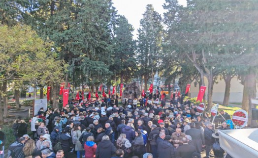 Karşıyakalılar Annesini unutmadı: Zübeyde Hanım kabri başında anıldı