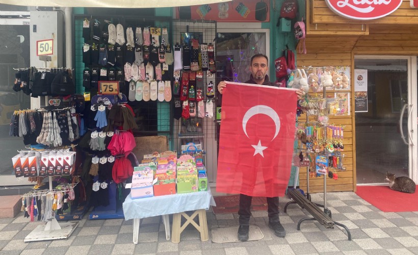 Kütahya'da saldırıya tepki; dükkanlar Türk bayrakları ile donatıldı