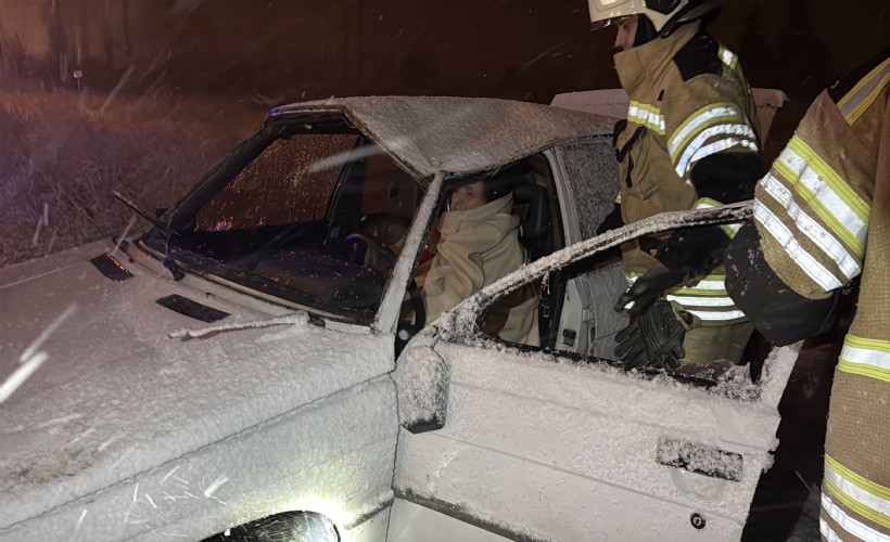 Kütahya'da tarlaya uçan otomobilin sürücüsü yaralandı