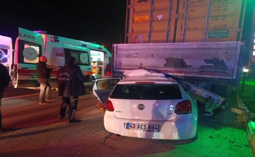 Manisa'da korkunç kaza: Hem yayaya hem de TIR'a çarptı!