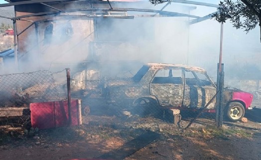 Muğla'da prefabrik ev ve park halindeki araç yandı