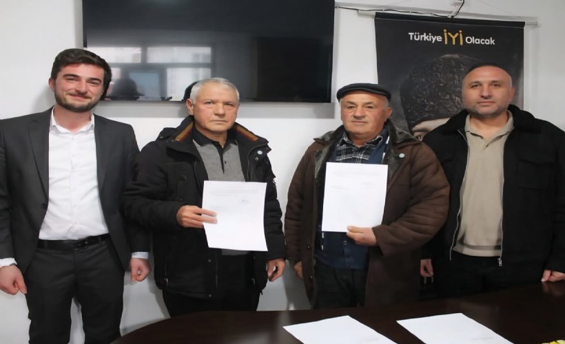 O belediyenin MHP'li meclis üyeleri İYİ Parti'ye geçti!