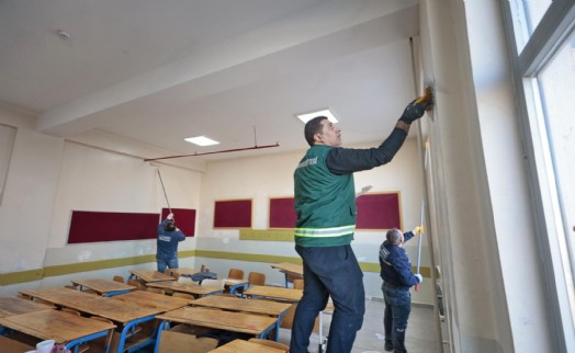 Öğrenciler tatilde, Konak Belediyesi ekipleri iş başında