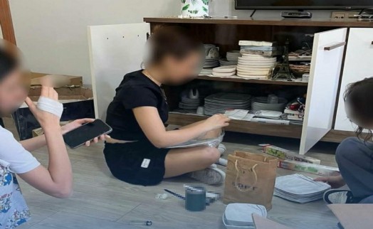 Öğrencilerine evini temizletmişti.. Gözaltına alınan öğretmenle ilgili yeni gelişme!
