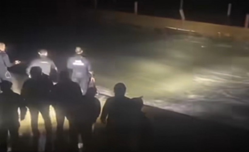 Otelin iskelesinde onarım yapan işçiler, fırtınada denize savruldu: 1 ölü, 2 yaralı