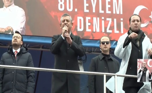 Özgür Özel Denizli'den yağmur altında seslendi: AK Parti'lisi, MHP'lisi, CHP'lisi, İYİ Partilisi... Hep birlikte kazanacağız