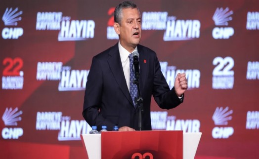 Özgür Özel'den Türk bayrağına provokasyona tepki