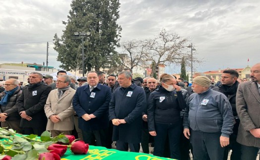 Özgür Özel memleketinde cenazeye katıldı