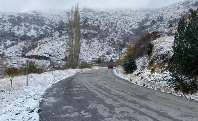 Yeni yılın ilk sabahında Urla'ya kar yağdı!