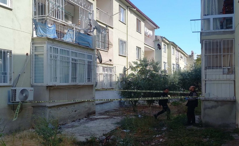 2'nci kattaki evinin balkondan düşüp yaralandı