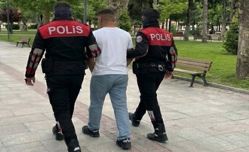 65 ayrı dosyadan aranıyordu: 152 yıl hapis cezası bulunan 17 yaşındaki şüpheli tutuklandı