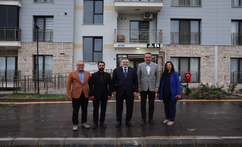 AK Parti Bayraklı’da 20 mahallede eş zamanlı ziyaret: 150 yeni üye