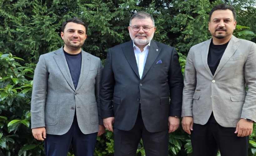 AK Parti İzmir'de bayrak değişimi! Safa Narlı görevini devretti