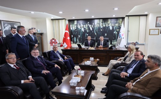 AK Parti'den Çiğli’de yeni dönem mesajı: 'Kaybedilen zamanı telafi edeceğiz'