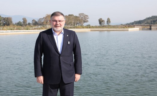 AK Partili Saygılı’dan Yeni Foça Yat Limanı üzerinden eser ve hizmet siyaseti vurgusu!