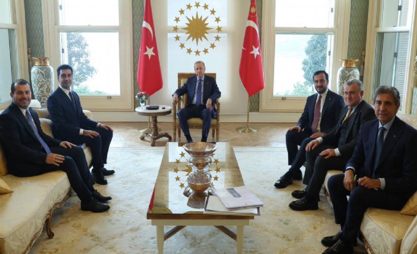 AK Parti'ye geçen 3 belediye başkanı Erdoğan'la görüştü