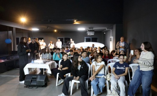 Astronot Aisha Bowe, Çiğli'de geleceğin uzay bilimcileriyle buluştu