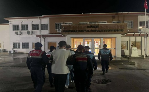 Aydın'da otele kaçak göçmen baskını: Otel sahibi ve çalışanı dahil 10 kişi tutuklandı!