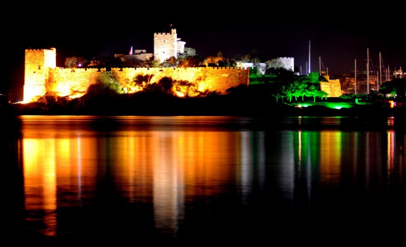 Bodrum Kalesi gece ayrı gündüz ayrı güzel!