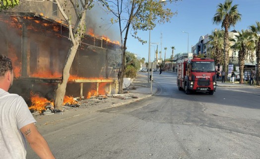 Bodrum'da iş yeri ve depo alevlere teslim oldu!