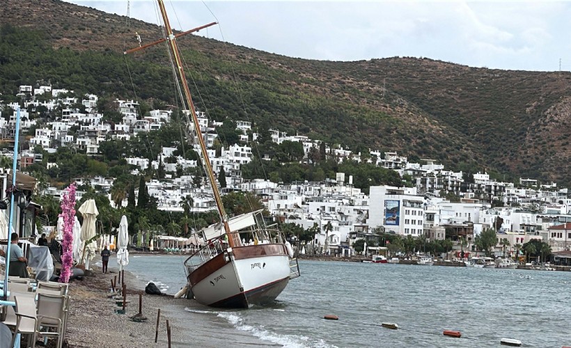 Bodrum’da yelkenli tekne karaya oturdu