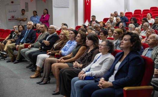 Bornova'da 'Tüketim Toplumuna' anlamlı itiraz
