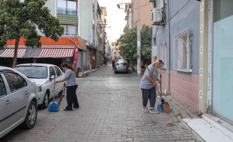 Bornova’da şafak mesaisi: Rafetpaşa Mahallesi köşe bucak temizlendi