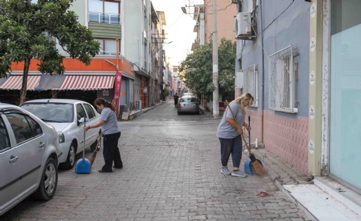 Bornova'da şafak mesaisi: Rafetpaşa Mahallesi köşe bucak temizlendi