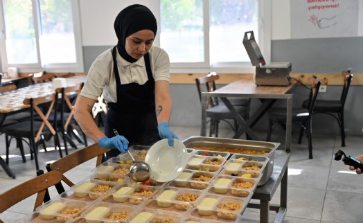 Bornova'da tencereler sevgiyle kaynıyor