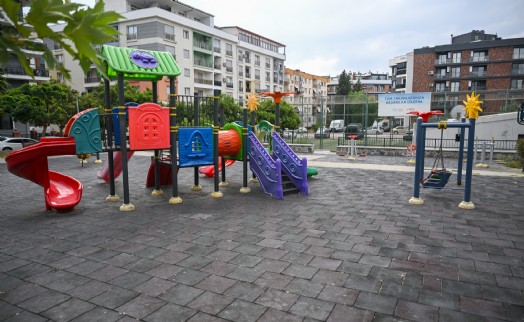 Bornova'daki dev park sakinlerinin talepleriyle yenileniyor