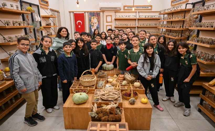 Bornovalı minikler yerel tohum ve doğal tarımın önemini öğrendi