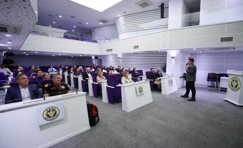 Buca Belediyesi iklim panelinden uyarı: 'Gıda krizi ve göçler kapımızda'