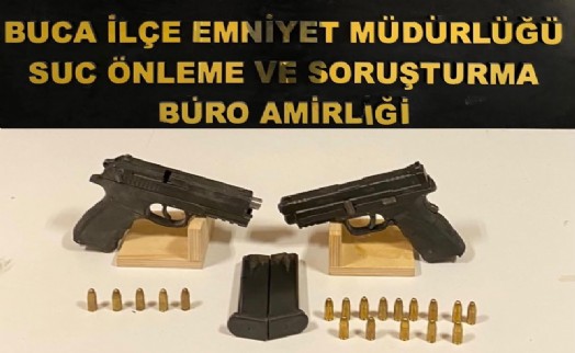 Buca’da çöpler arasında 2 tabanca bulundu: 8 gözaltı