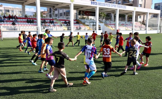 Buca'nın ücretsiz futbol okulu ailelerden tam not aldı