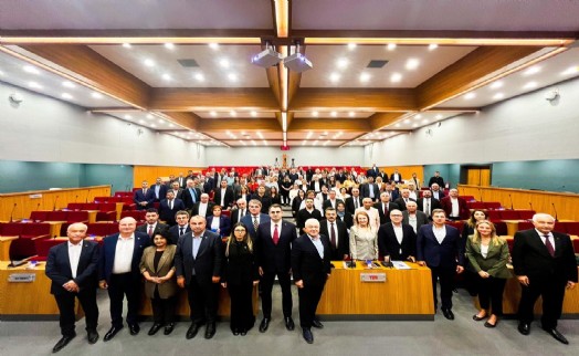 Büyükşehir Meclisi'nde 'Tugay' krizi: 'Hem Tugay hem AKP İzmir'in iradesi nelere kadirmiş görecek!'