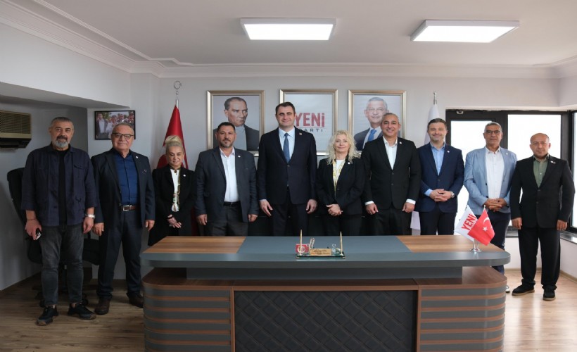 CHP’den istifa eden 5 meclis üyesi YENİ Parti rozeti taktı
