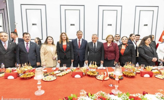 Cemil Tugay İzmir Valiliği'nin 29 Ekim resepsiyonuna katıldı