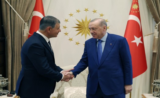 Cemil Tugay, çarşamba günü o saatte AK Parti rozeti takacak!