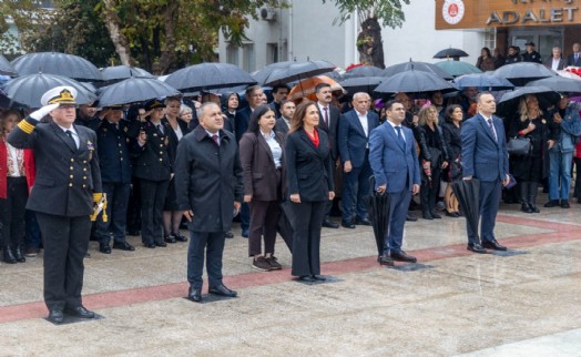 Cumhuriyet'in 103. yılı Karşıyaka'da gururla kutlanıyor