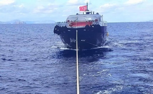 Datça açıklarında sürüklenen tekne kurtarıldı