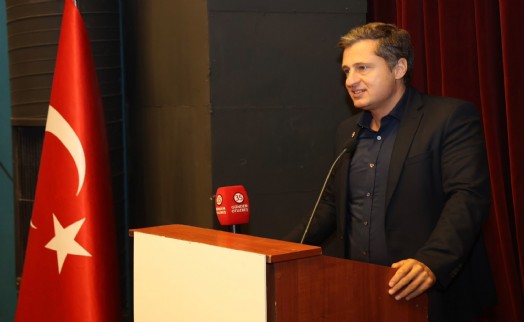 Deniz Yücel'den Tugay'a ağır sözler! 'İzmir siyasi döneklere de irade hırsızlarına da haddini bildirir'