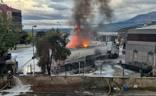 Denizli'de akaryakıt istasyonunda korkutan yangın!