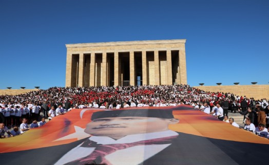 Ege'den Anıtkabir'e umut seli: Lösev ailesi Anıtkabir'de buluştu