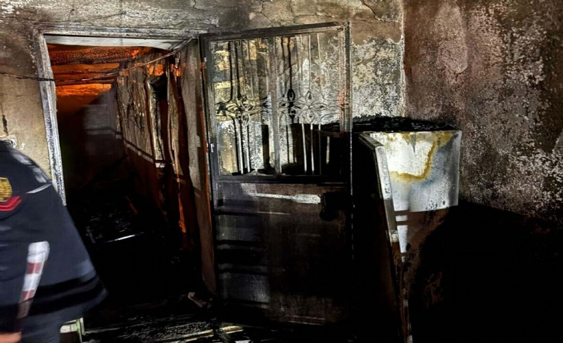 Evde çıkan yangında ölen anne ve oğlunun ardından baba da kurtarılamadı