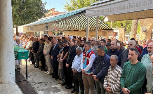 Evinin yanışını izlerken fenalaşıp ölen kişi son yolculuğuna uğurlandı