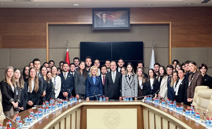 Gençler Bursalı Aksoy ve Kasapoğlu ile bir araya geldi