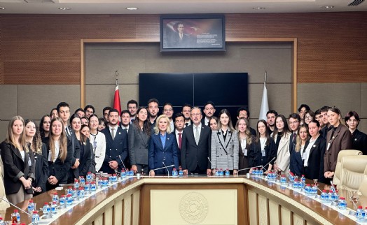 Gençler Bursalı Aksoy ve Kasapoğlu ile bir araya geldi