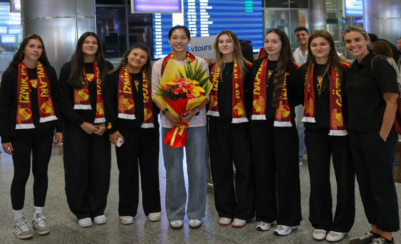 Göztepe'de Zhuang'a çiçekli karşılama